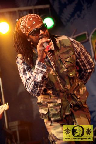 Daddy Rings (Jam) with The House Of Riddim Band 14. Reggae Jam Festival, Bersenbrueck 10. August 2008 (7).JPG
